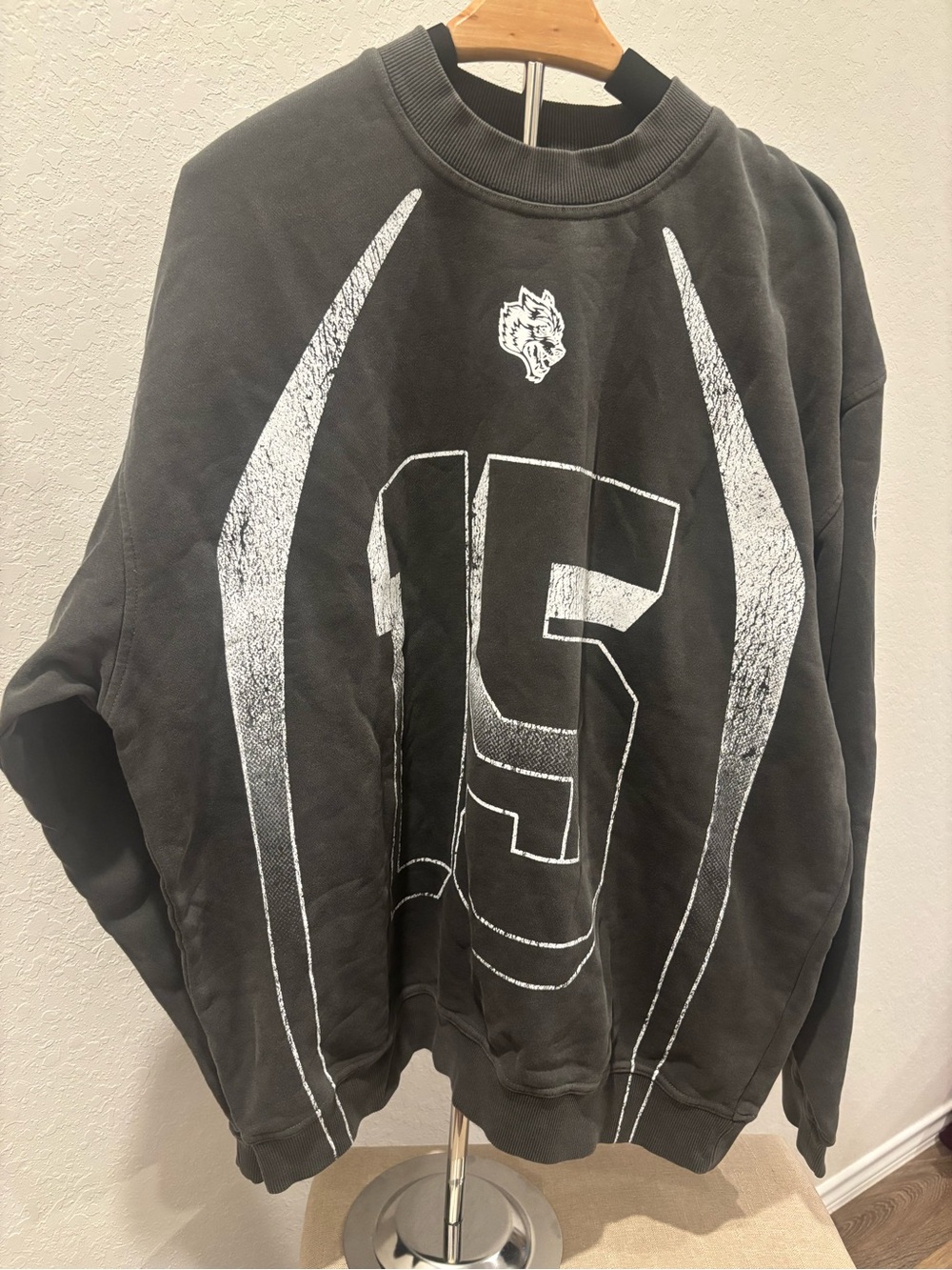 NWT Darc Sport Game Time London Crewneck Sweatshirt Wolf Graphic Mens Large